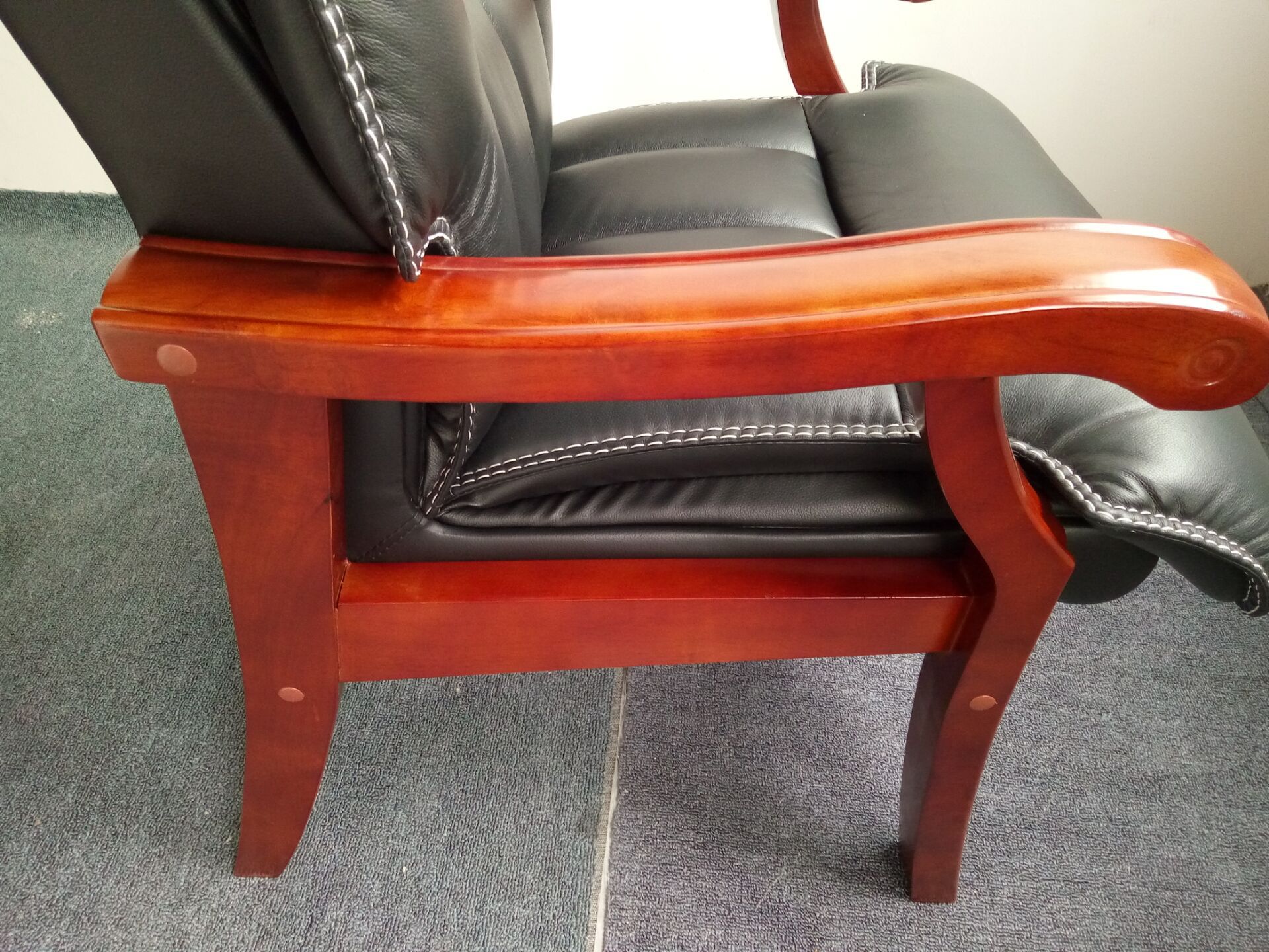 广东真皮 老板实木四腿沙发椅大班椅 总裁椅牛皮西皮可定制直销