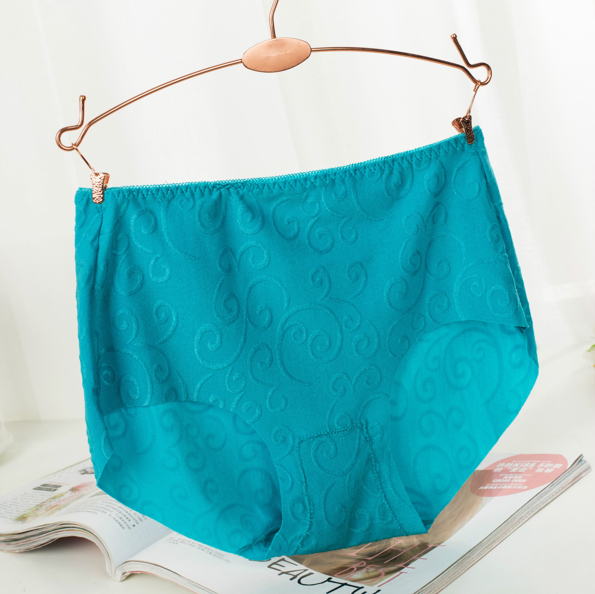 无痕内裤保暖一片式锦纶性感女士中腰内裤中腰棉质大码厂家直销.