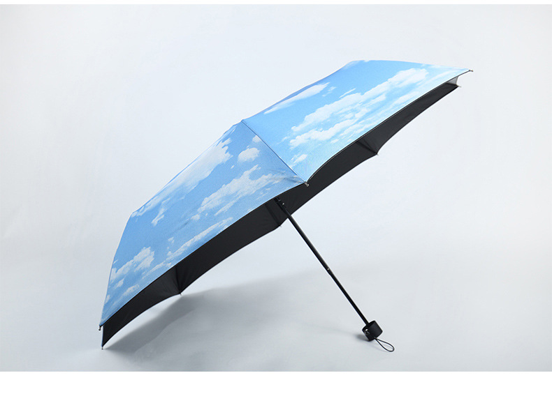 现货供应内黑胶蓝天白云三折伞超强防晒防紫外线挡风遮阳防雨工具