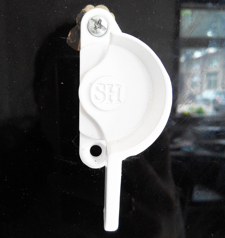 厂家直销五金配件90月牙锁 白色窗锁扣 推拉窗户锁 移窗锁勾