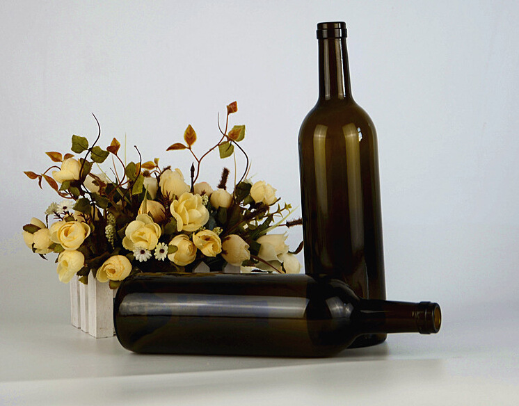 长期批发 高档高白料玻璃红酒瓶 红酒瓶750ml定制 价格实惠