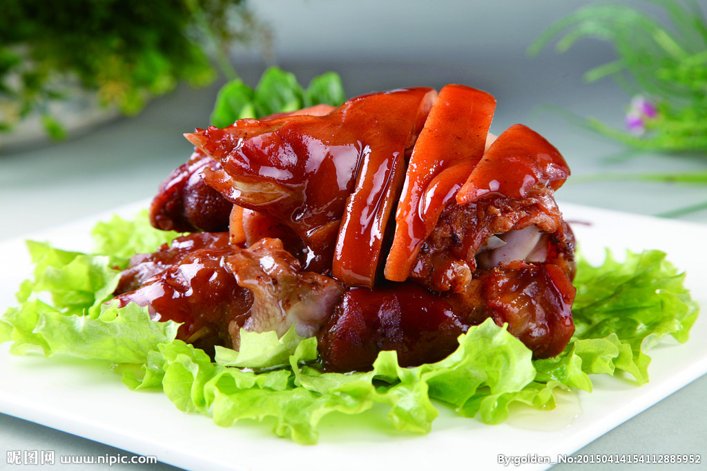 这大热天的吃点啥,当然是凉菜了----凉拌猪蹄,我的最爱!