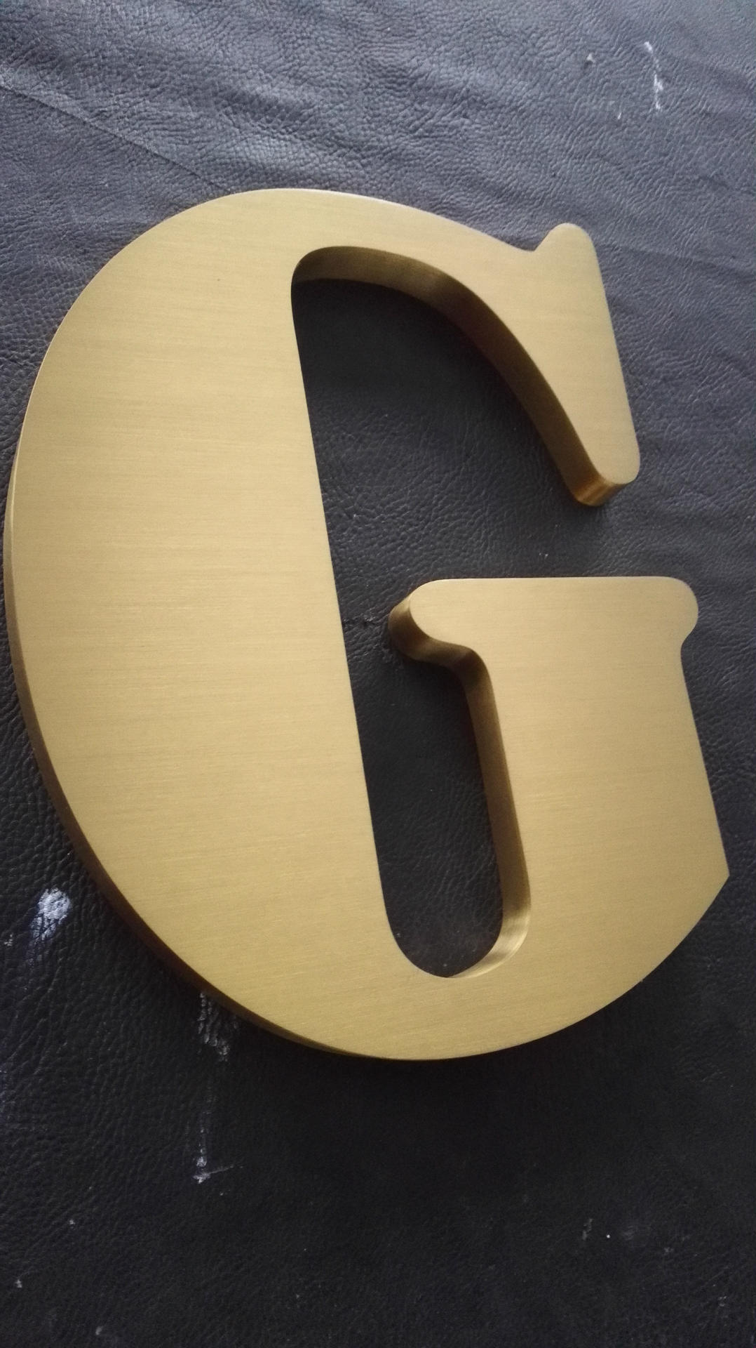 供应精品不锈钢发光字 生产包边发光钛金字批发精品发光贴金字