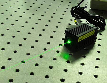齐影100mw 12v点状绿光密室逃脱酒吧舞厅激光器远距离激光瞄准器