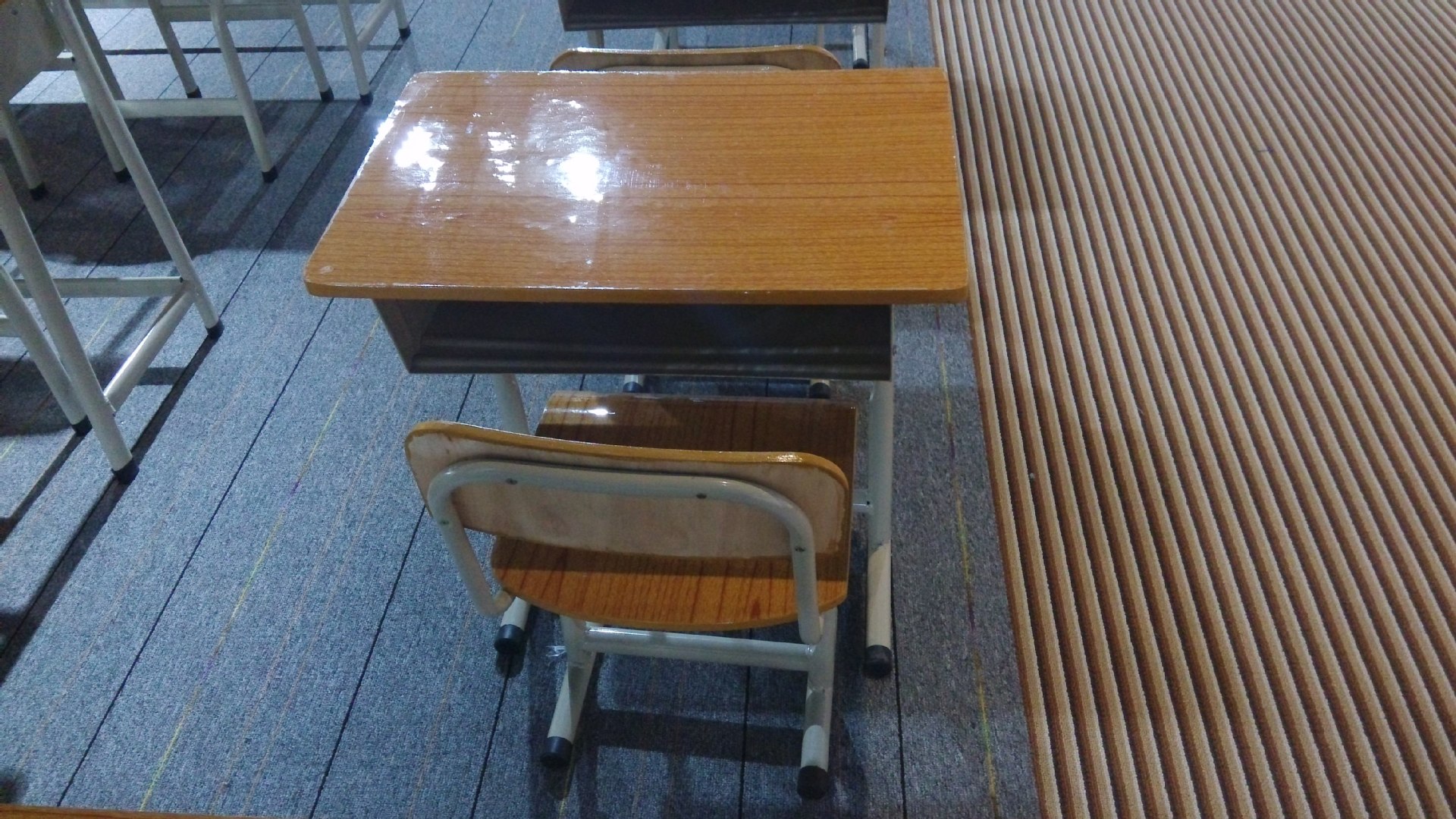 厂家直销学生课桌椅 学校单人培训课桌套装