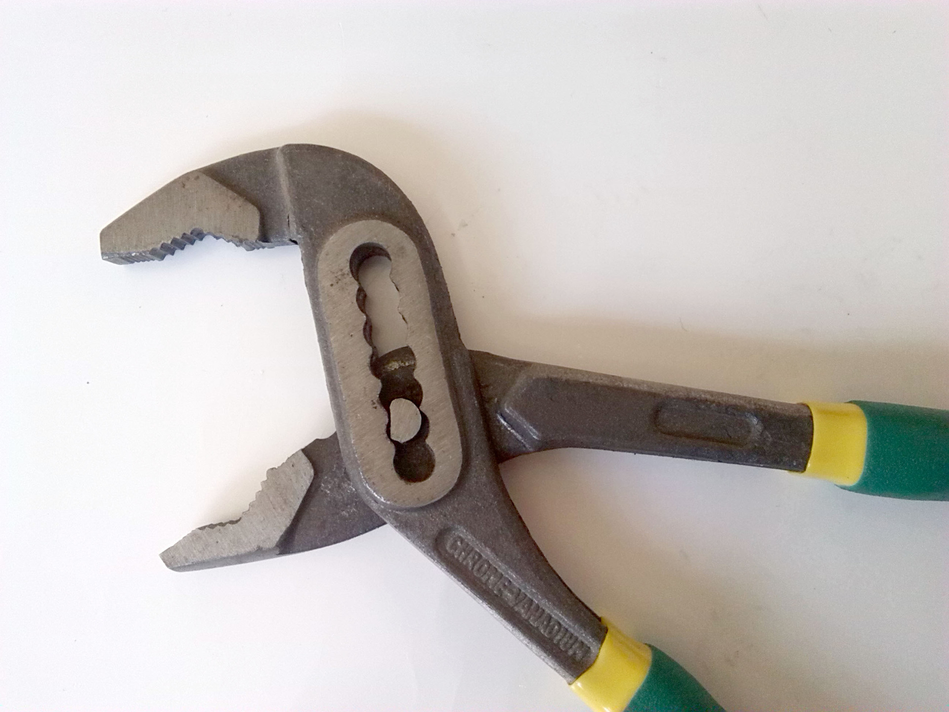 热卖水泵钳黄绿双色沾塑柄鹰嘴弯头水管钳管道扳手工具10寸水泵钳