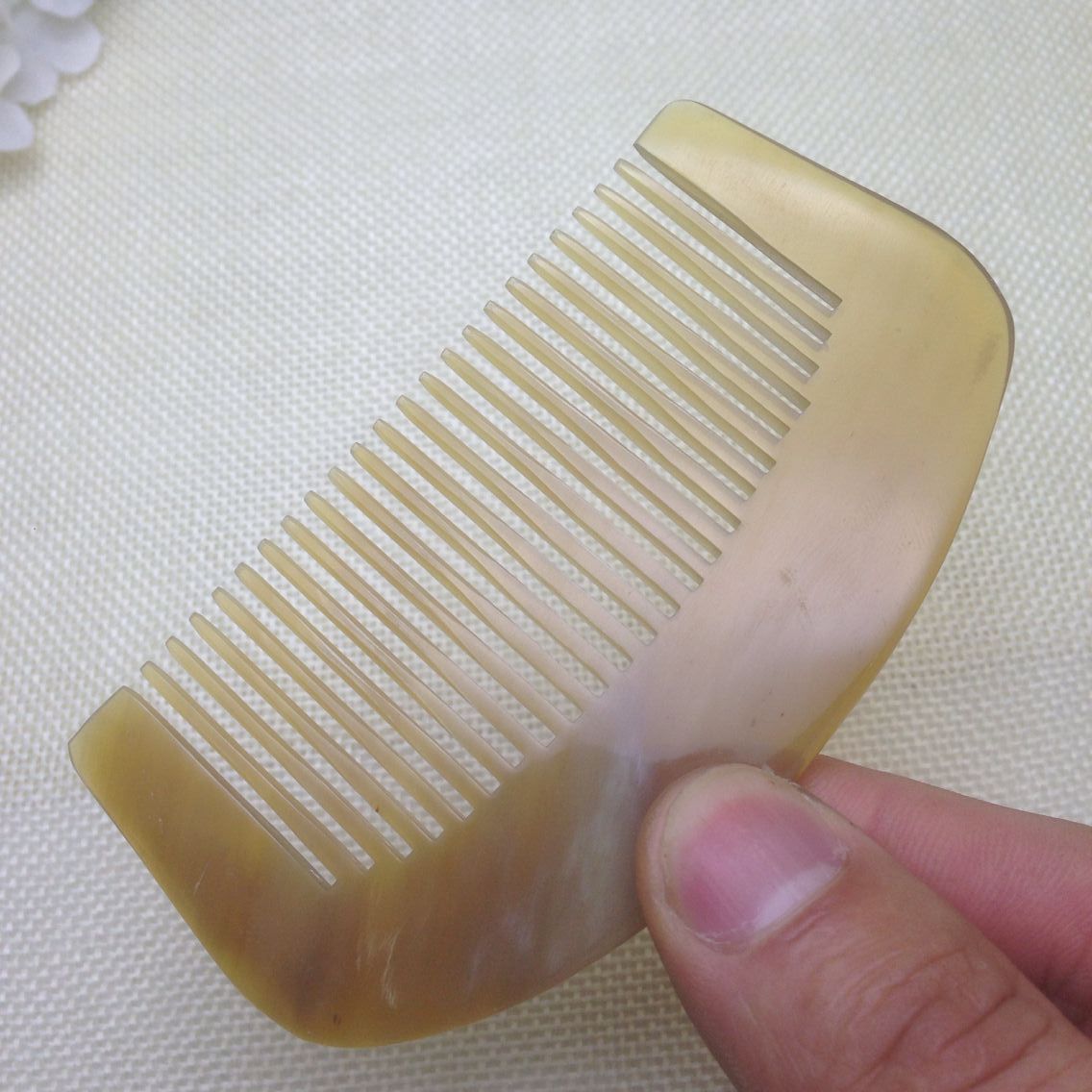 2白色牛角梳10cm