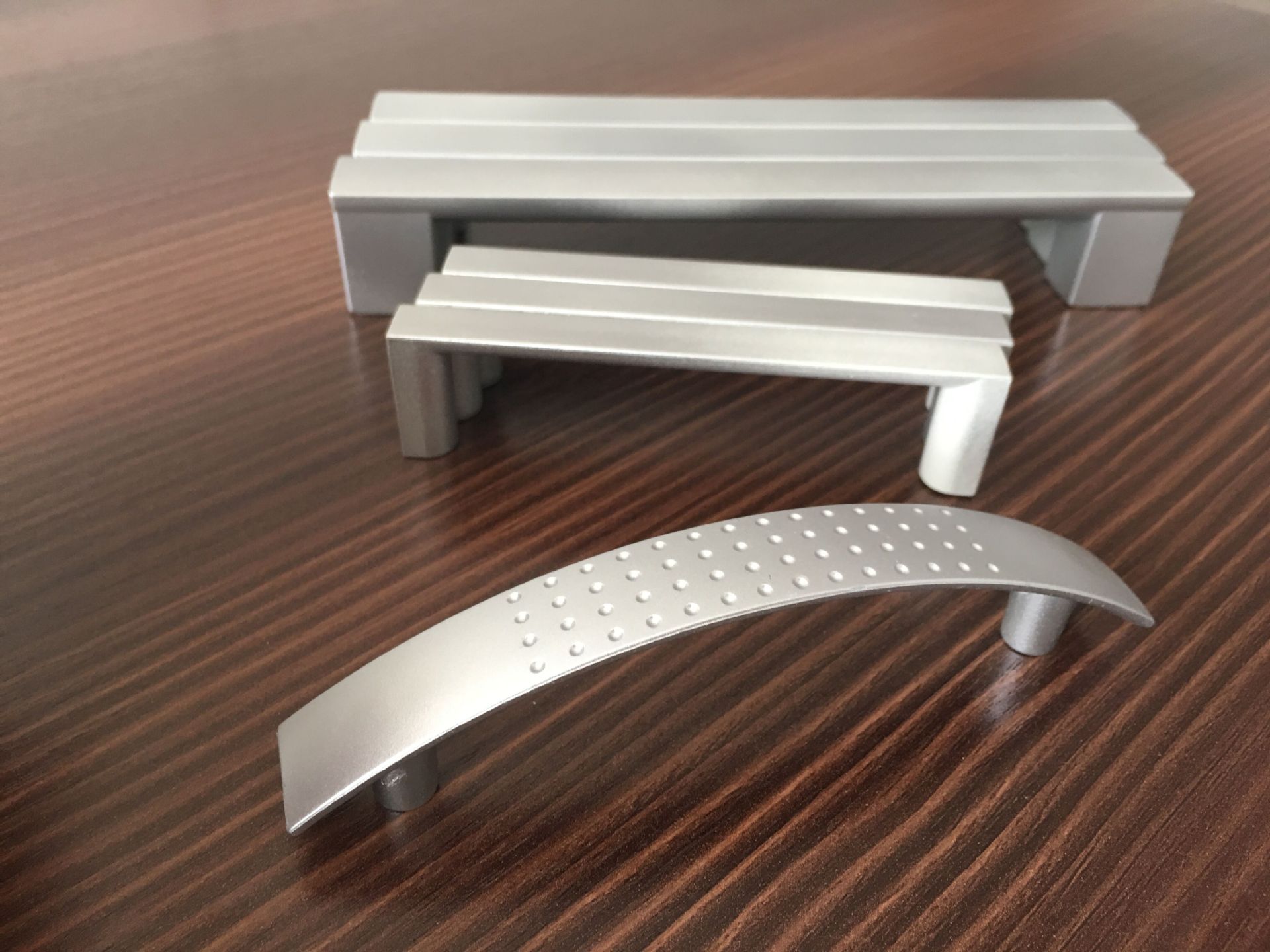 衣橱橱柜柜门拉手简约 抽屉橱柜拉手 柜子门把手 - 中国日用五金批发