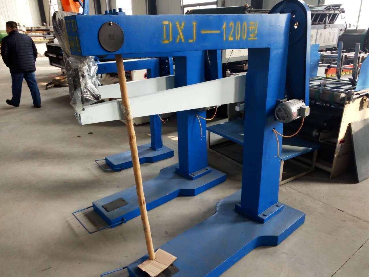 远洋纸箱机械供应优质钉箱机打钉机