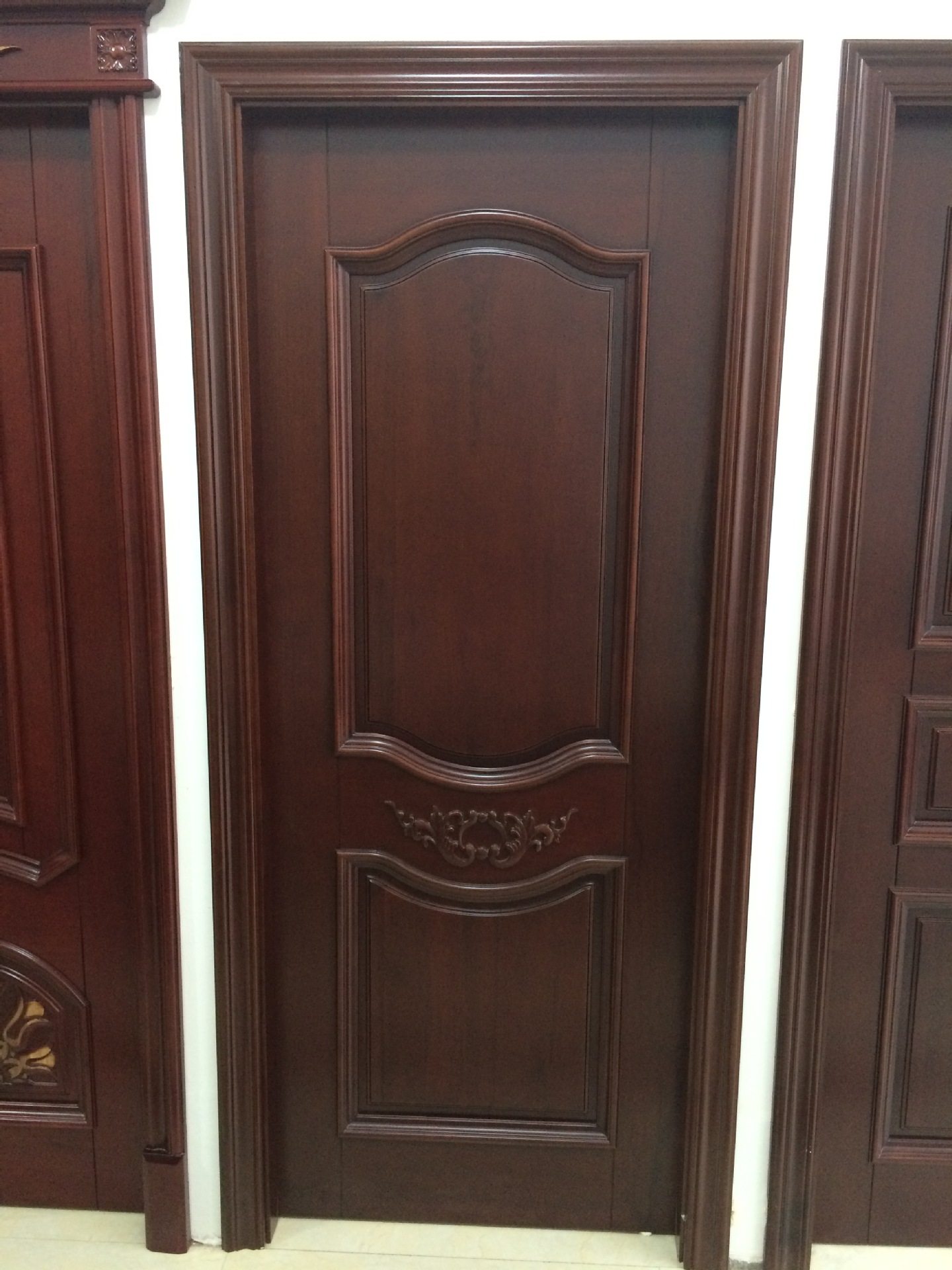 厂家高端定制 卡斯楠原木门 胡桃木大扣线实木门 东阳东越木业