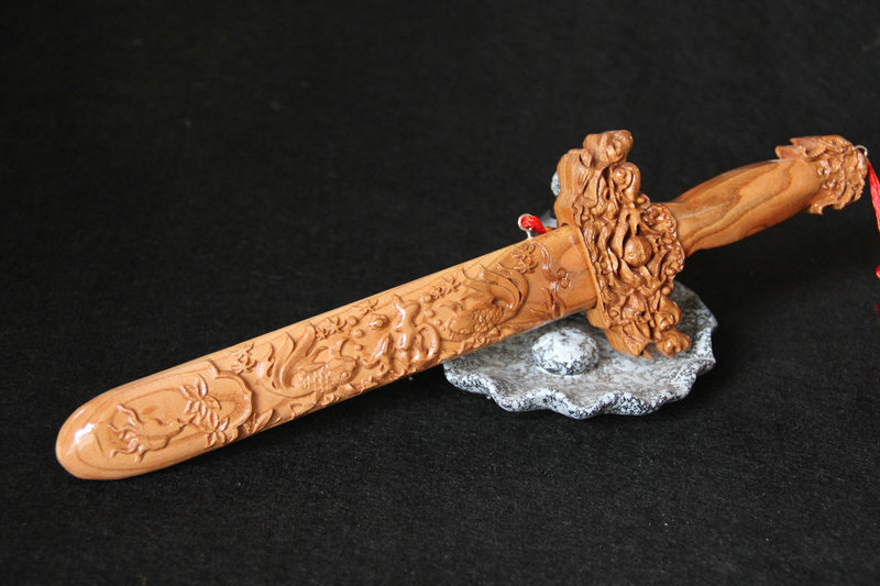 肥城镇宅桃木剑 辟邪32cm浮雕剑 龙凤桃木剑摆件 精雕桃木剑批发