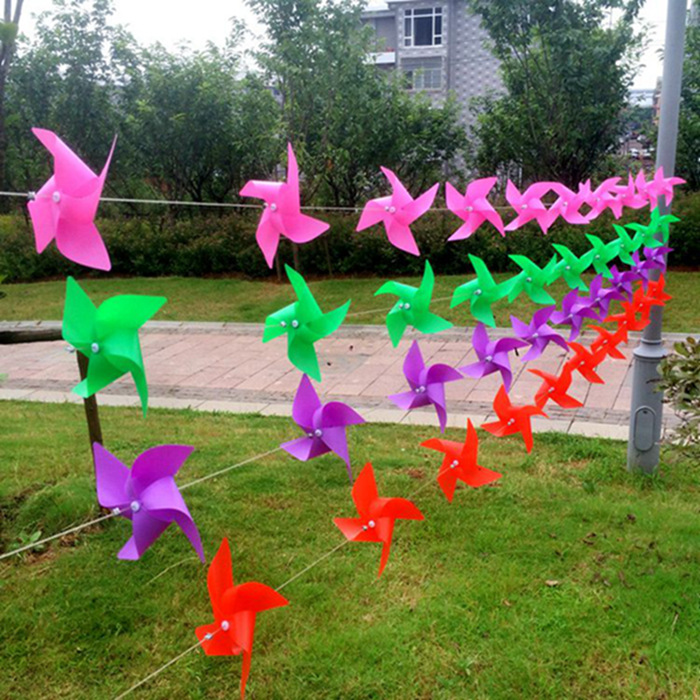 风车颜色较为鲜艳很适合装饰花园哦~亲们风车收到的串风车均为散装