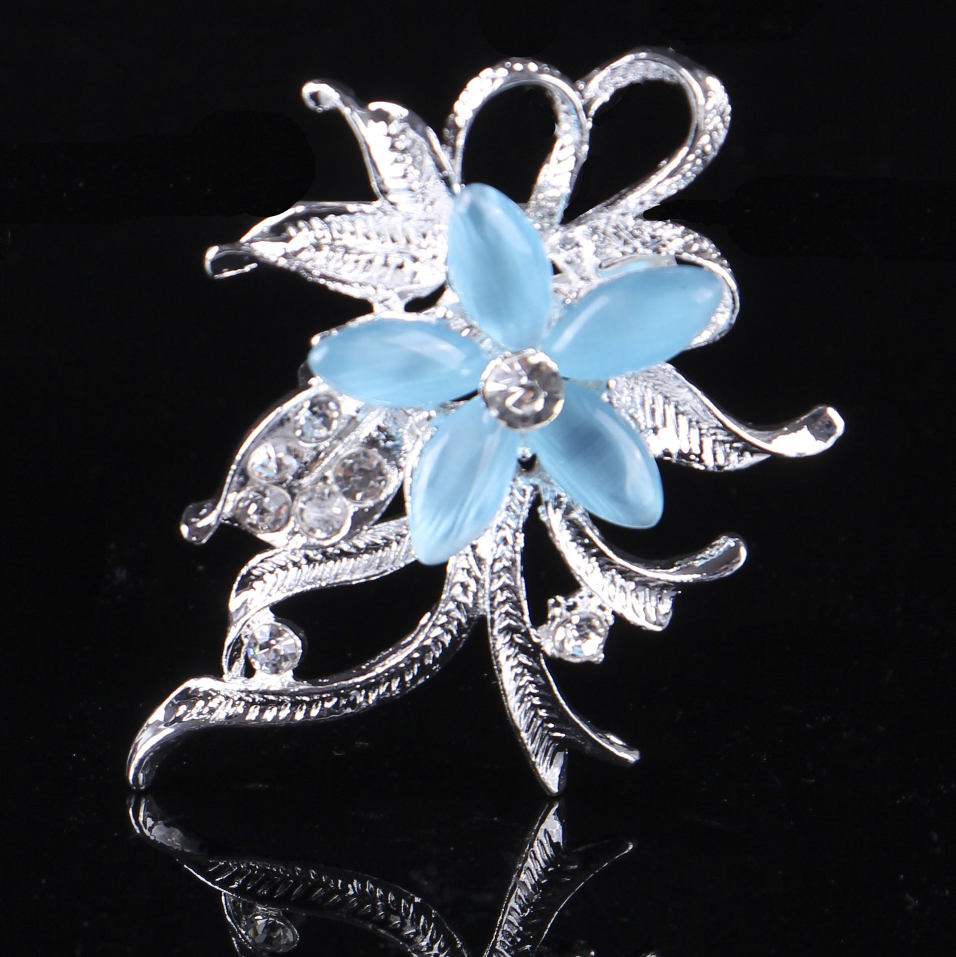 新款上市镶钻水钻高档猫眼石紫荆花胸花时尚情侣配饰