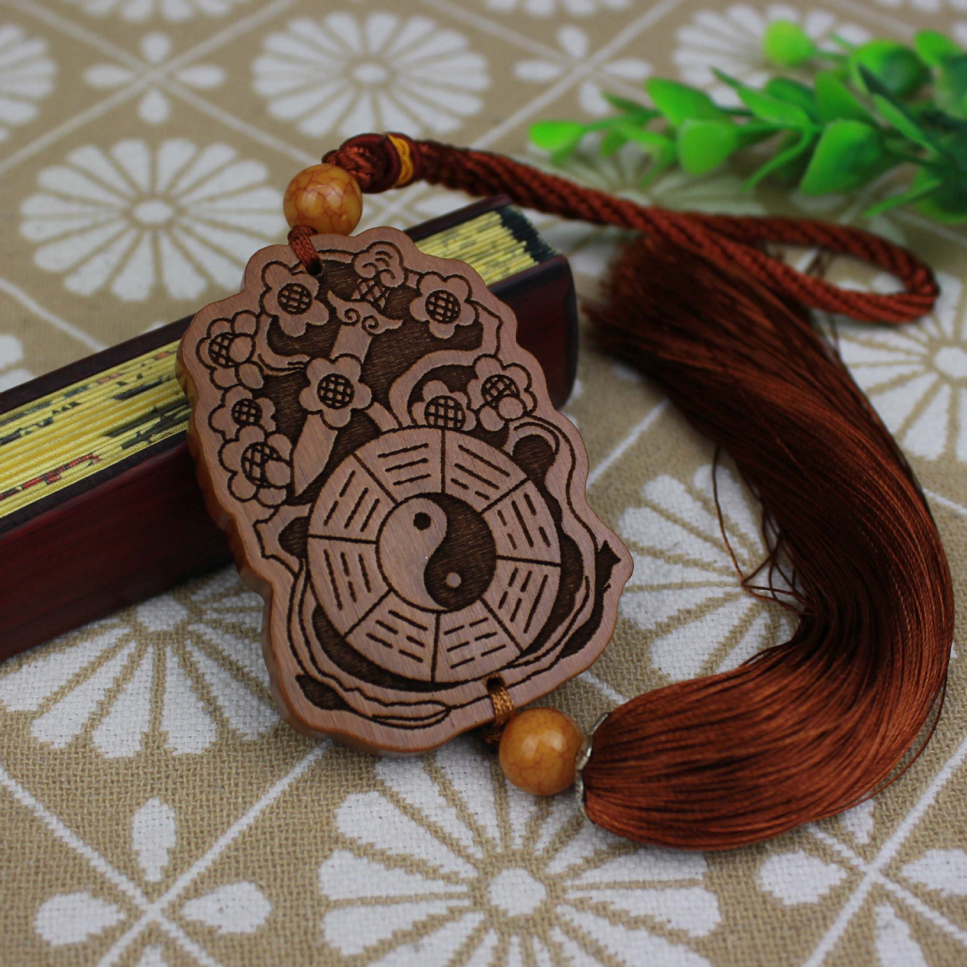 桃木木雕挂件批发 配珠车挂 木雕梅花八卦汽车挂饰 免费雕刻logo