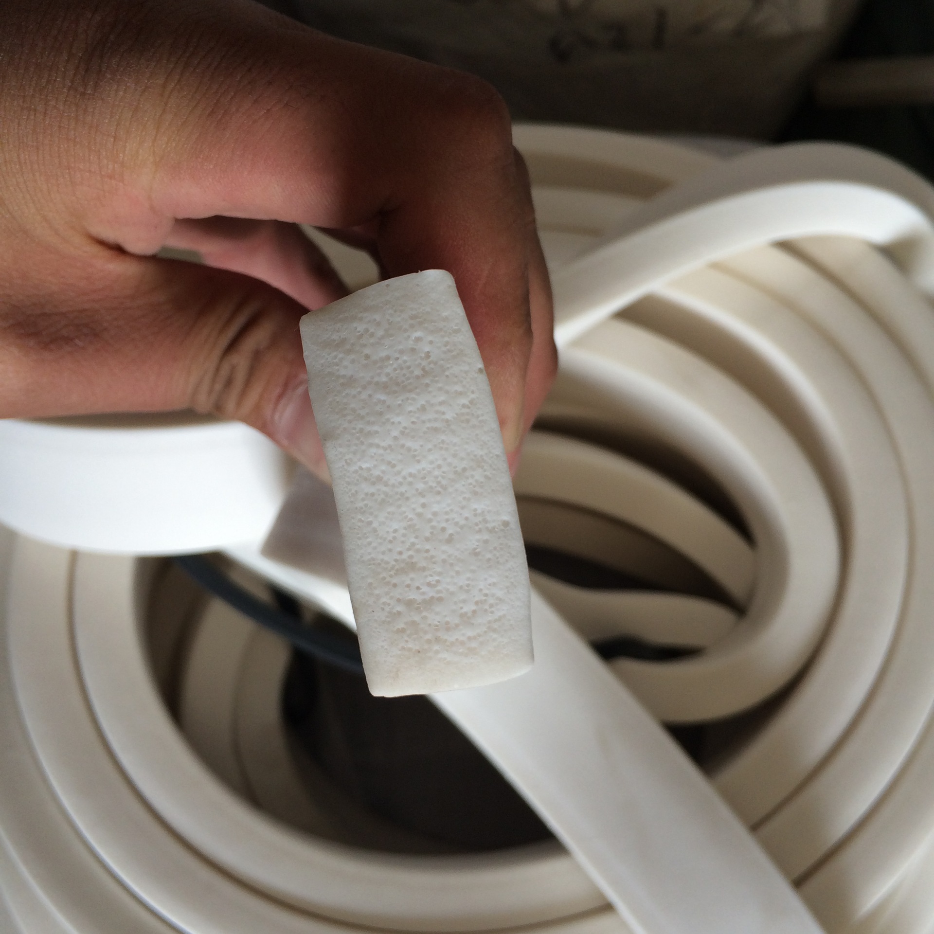 厂家直销硅胶片/硅胶条/发泡硅胶密封条/背胶硅胶条/3m背胶硅胶