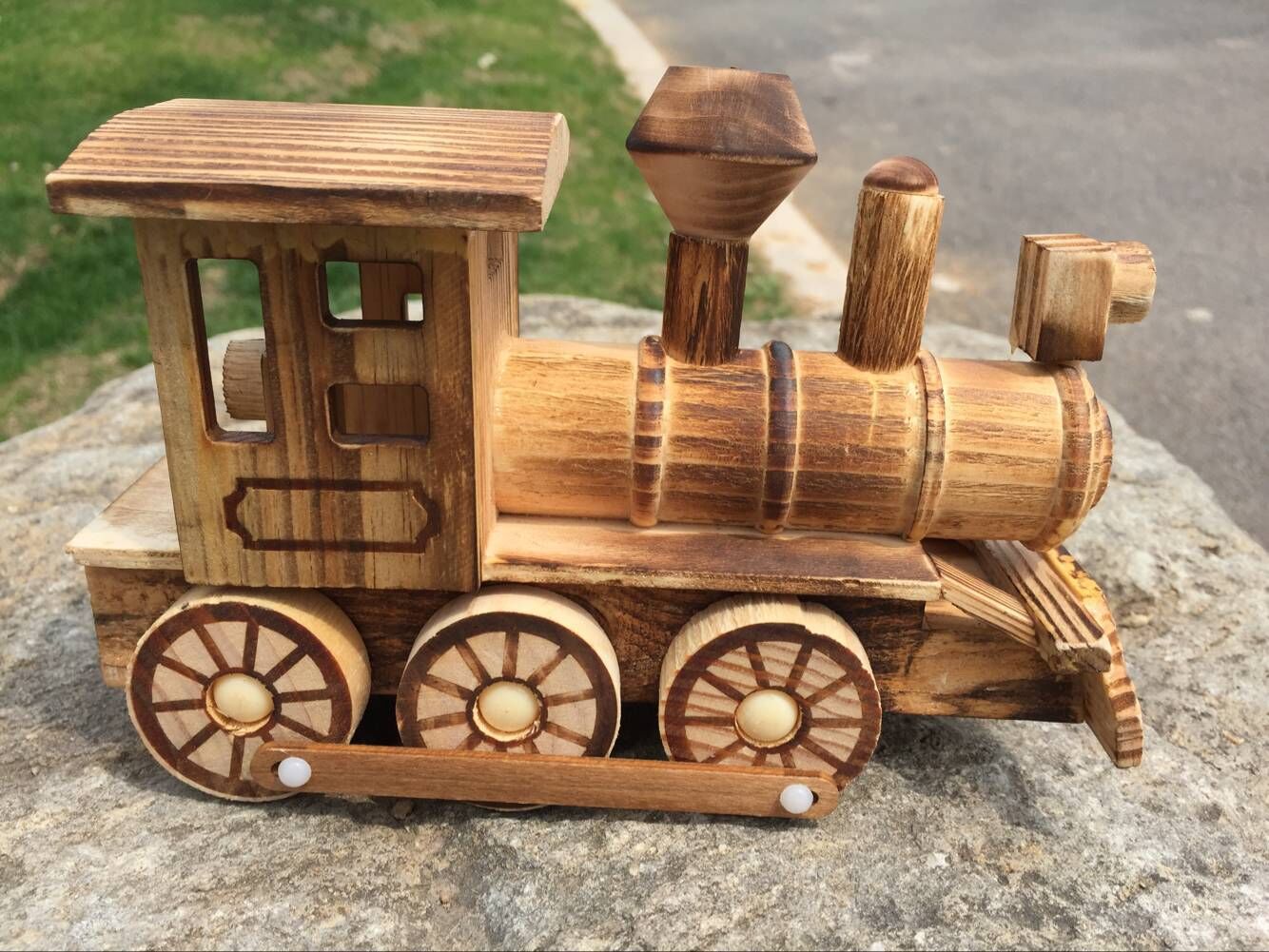 新款厂家直销木质工艺品摆件木制火车汽车模