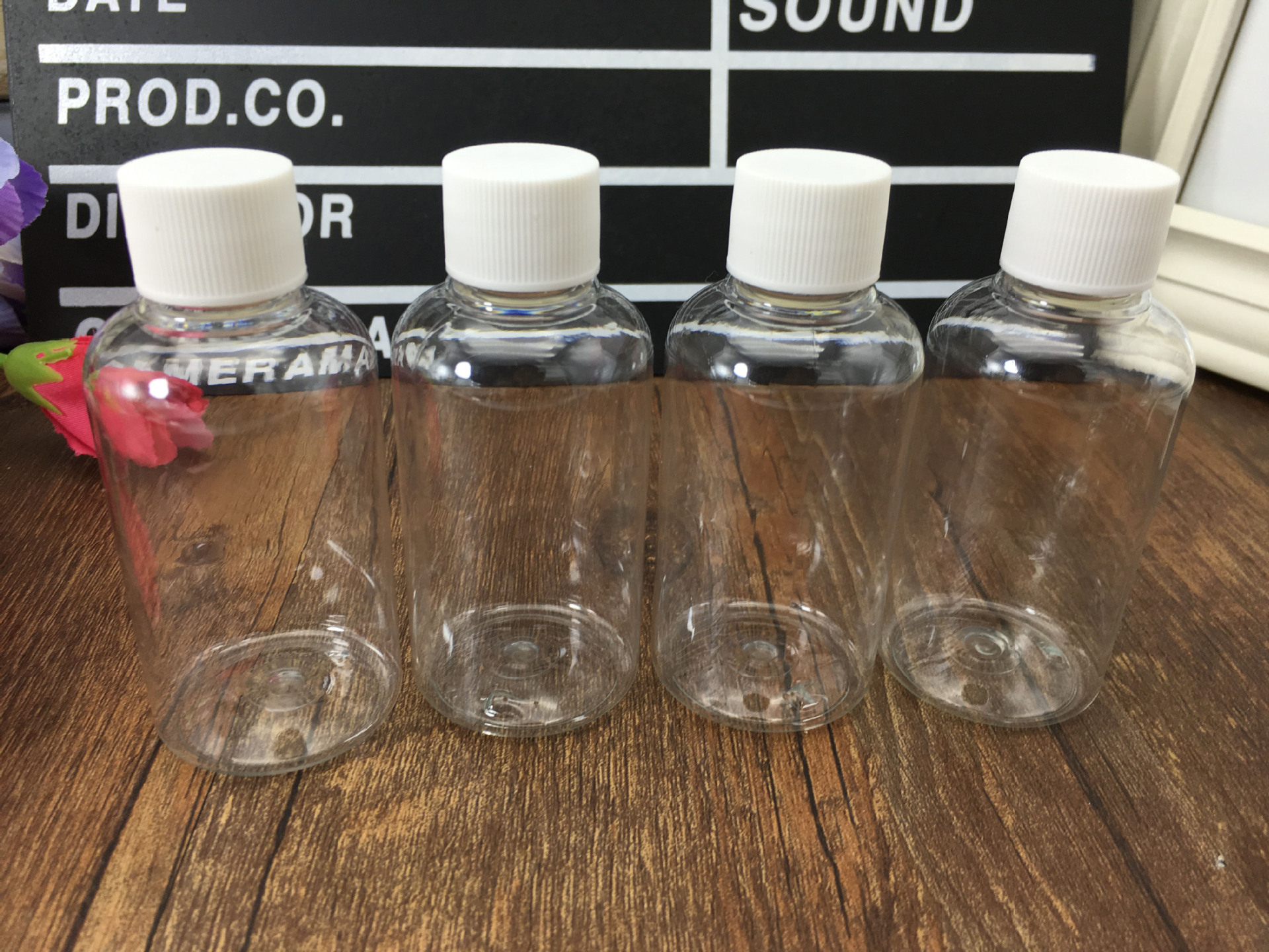 厂家批发75ml平盖瓶可订颜色 大小