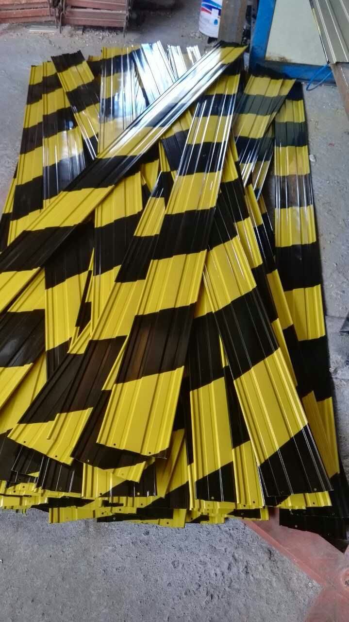 广东厂家批发工地压槽踢脚线 硬度高分色板踢脚板