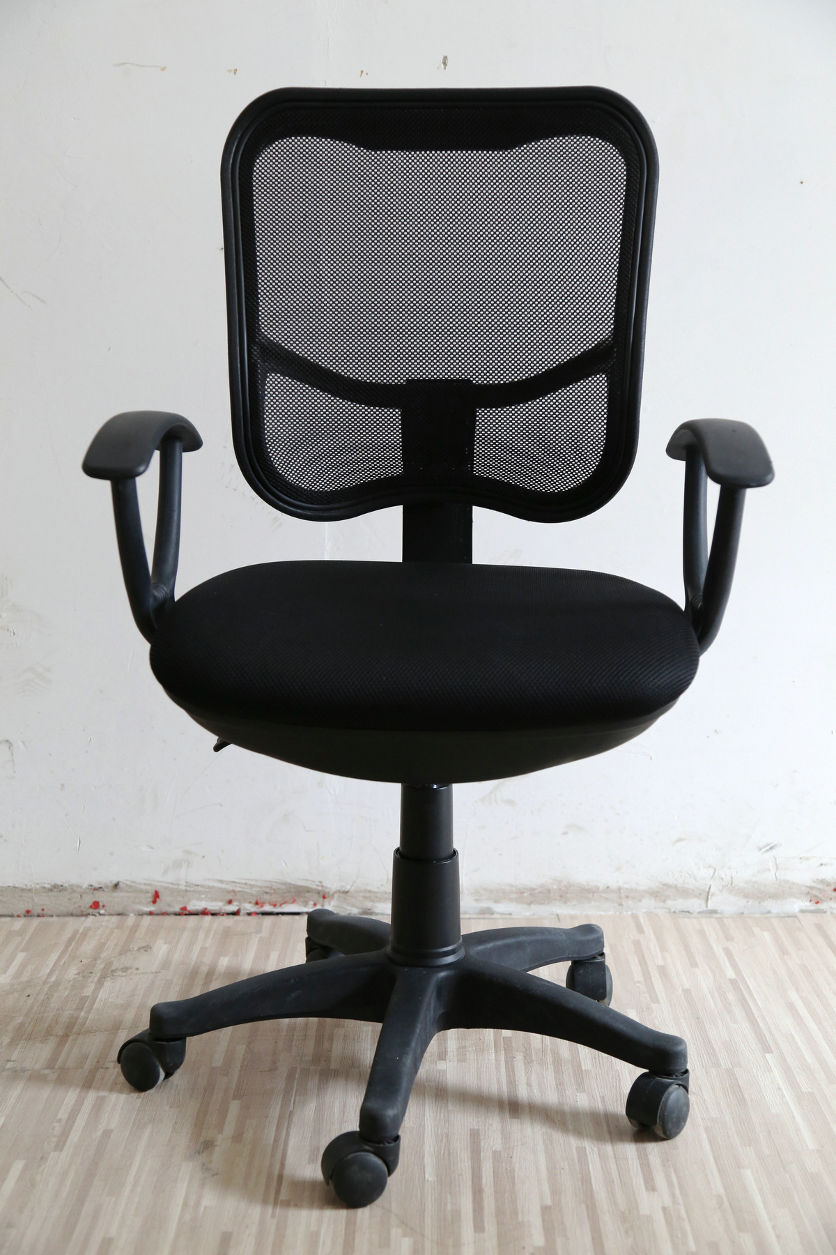 简约舒适网布职员椅 尼龙框架升降旋转办公椅 黑色防爆电脑椅定制