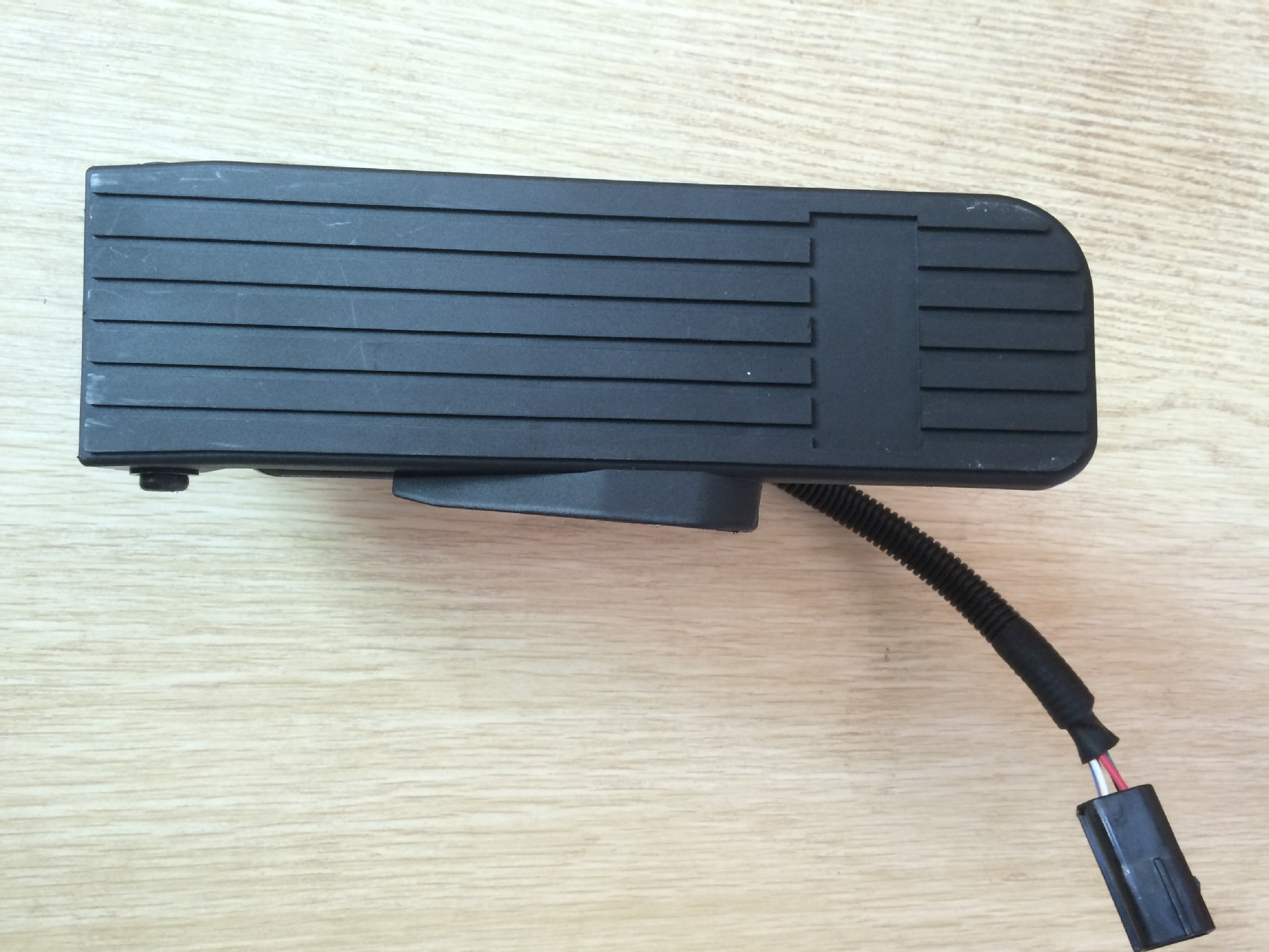 工程车电子油门踏板总成,装载机电子油门踏板