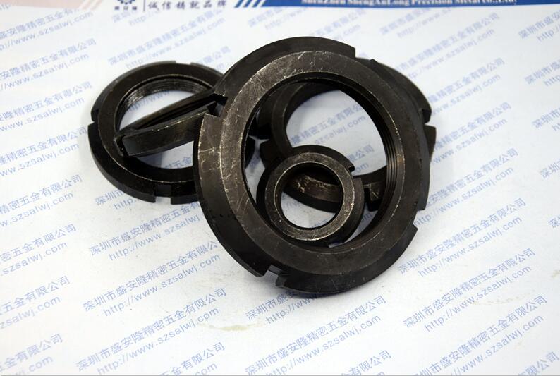 圆螺母常与圆螺母用止动垫圈配用,装配时将垫圈内舌插入轴上的槽内,而