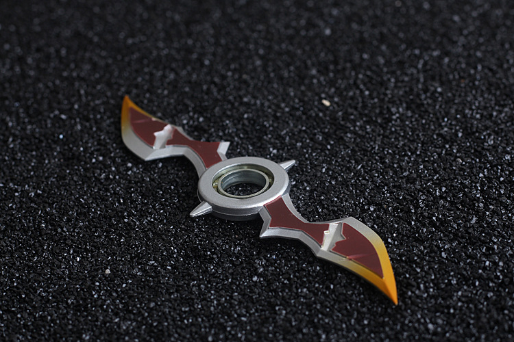 lol周边 德莱文旋转飞镖 武器模型道具