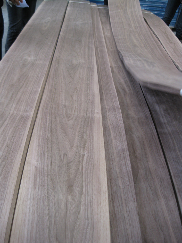 厂家直供黑胡桃天然木皮 黑胡桃地板木皮0.6mm,1.2mm,2.0mm