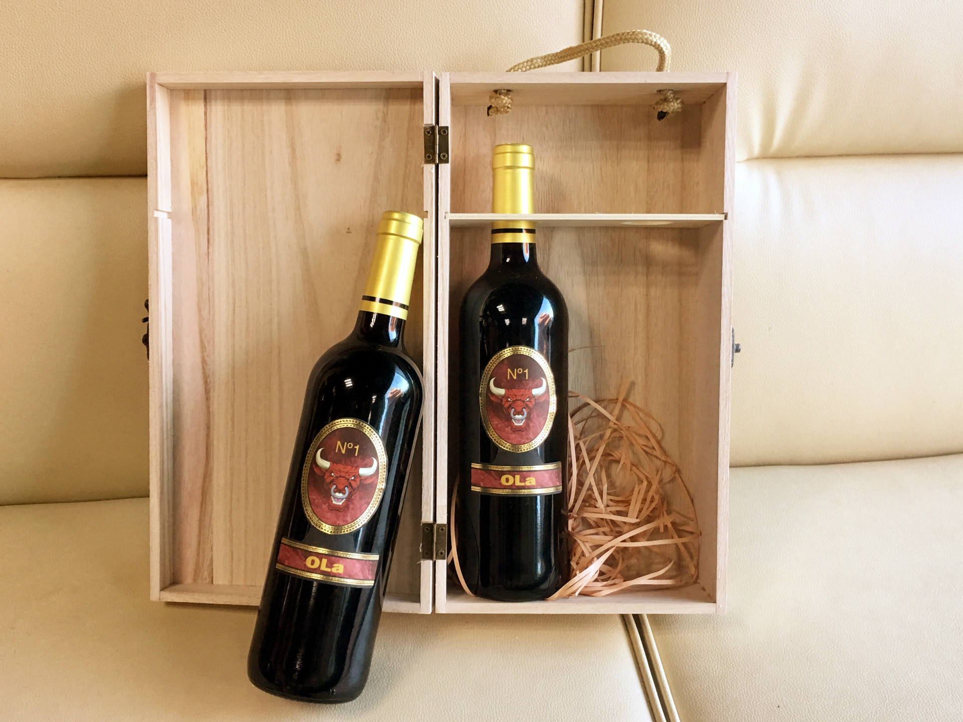 欧拉西班牙原瓶原装进口红酒 ola贸易 牛1号 礼盒2瓶装