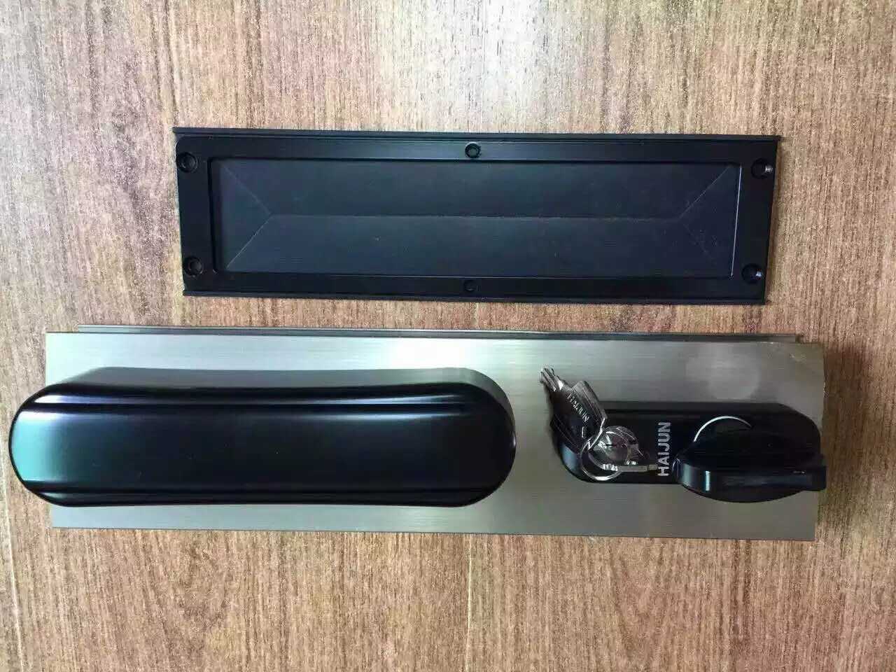 精装一体金钢网窗口袋锁