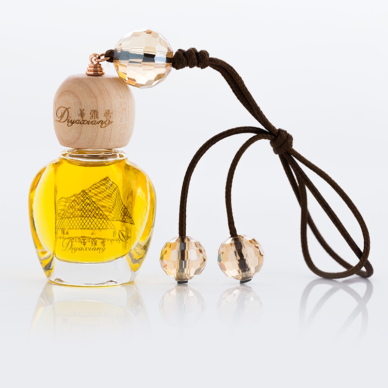 汽车精油挂饰车载香水挂件车用香水瓶车用水晶挂件金字塔厂家直销