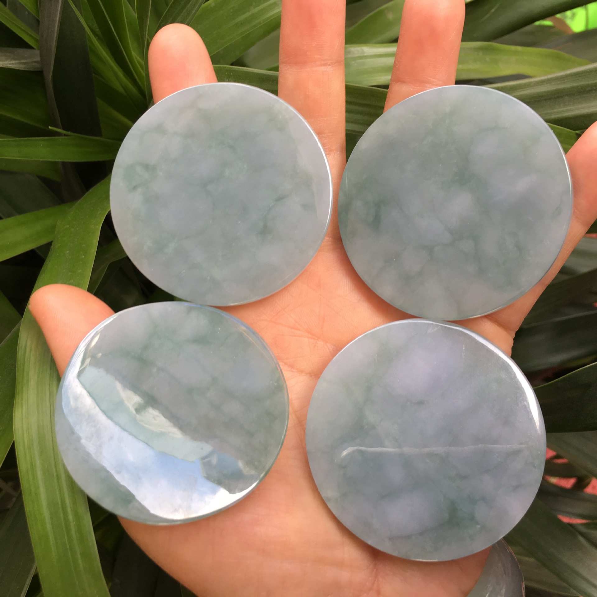 正宗天然翡翠淡飘花蓝天白云精美手镯心平安无事牌精美圆形