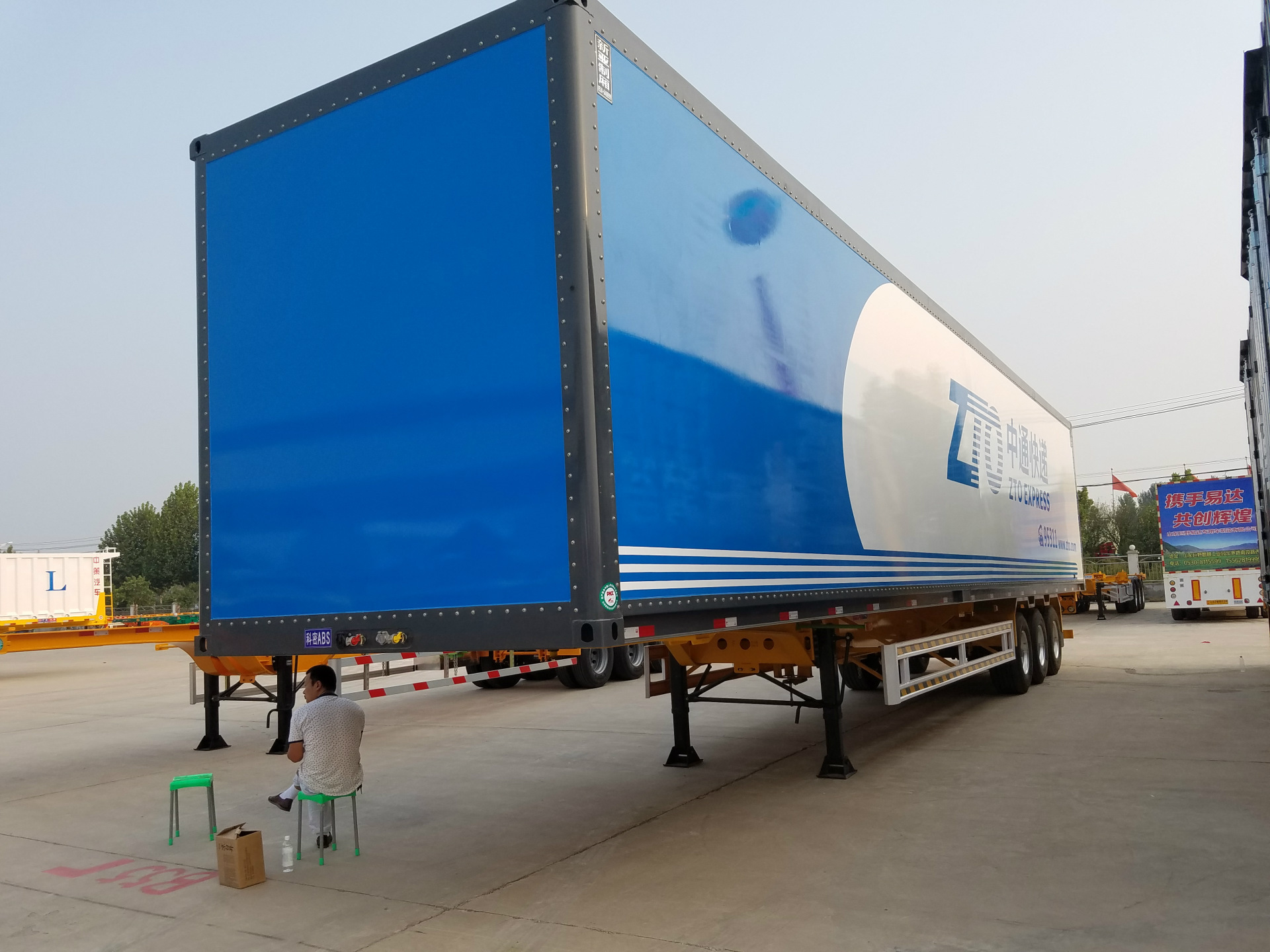 供应半挂车,工程机械运输车,重型设备运输车,低平板半挂车