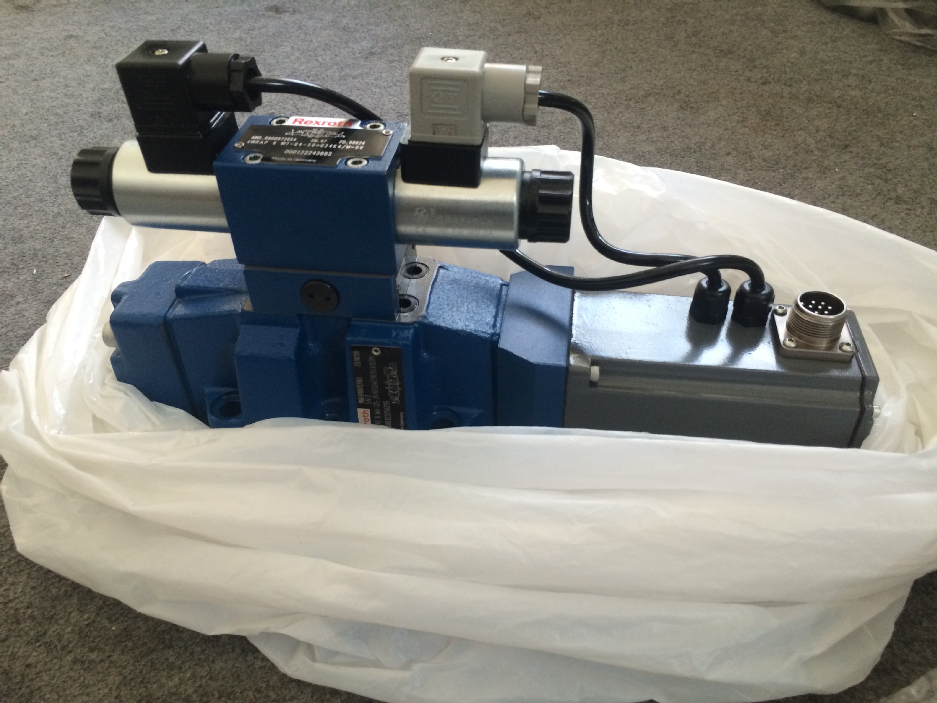 力士乐比例阀4wrke10e25l-3x/6eg24k31/a1d3m原装现货