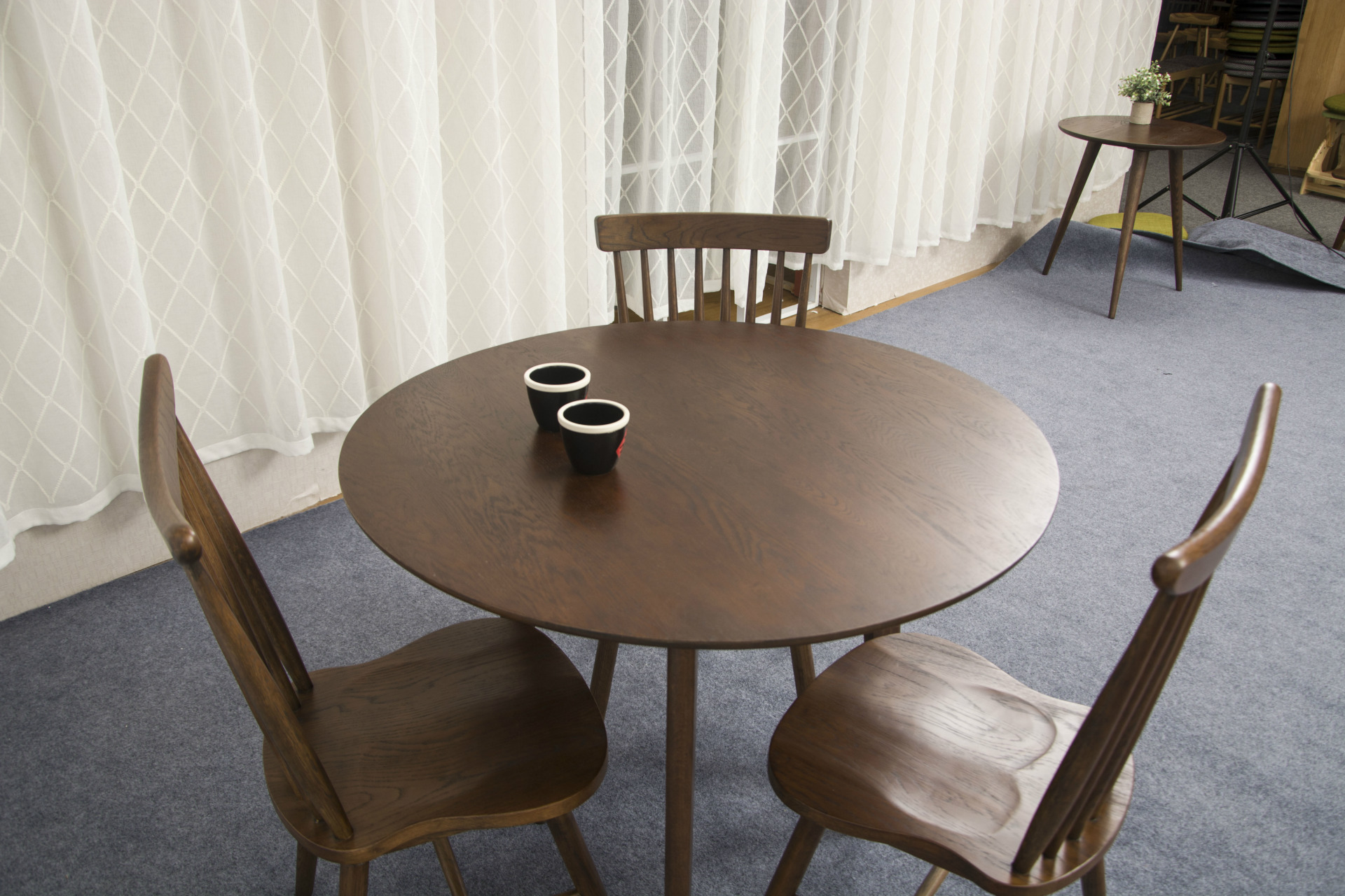 胡桃色圆桌 时尚简约咖啡桌休闲洽谈桌实木桌子 小户型白橡木餐桌