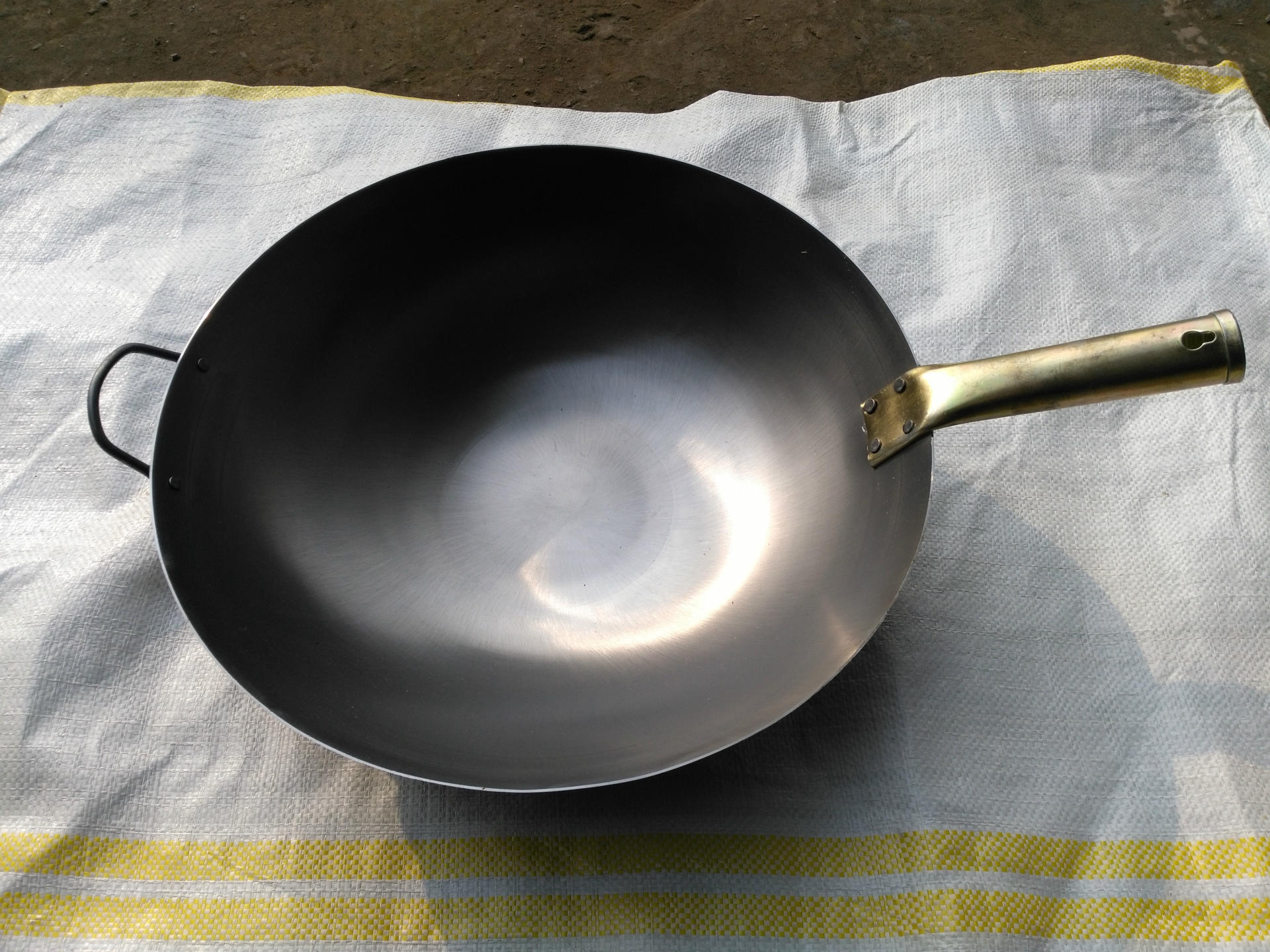 厂家直销炒菜锅 中式铁锅炒锅 蒸锅 不粘锅 大铁锅 土锅家用厨具