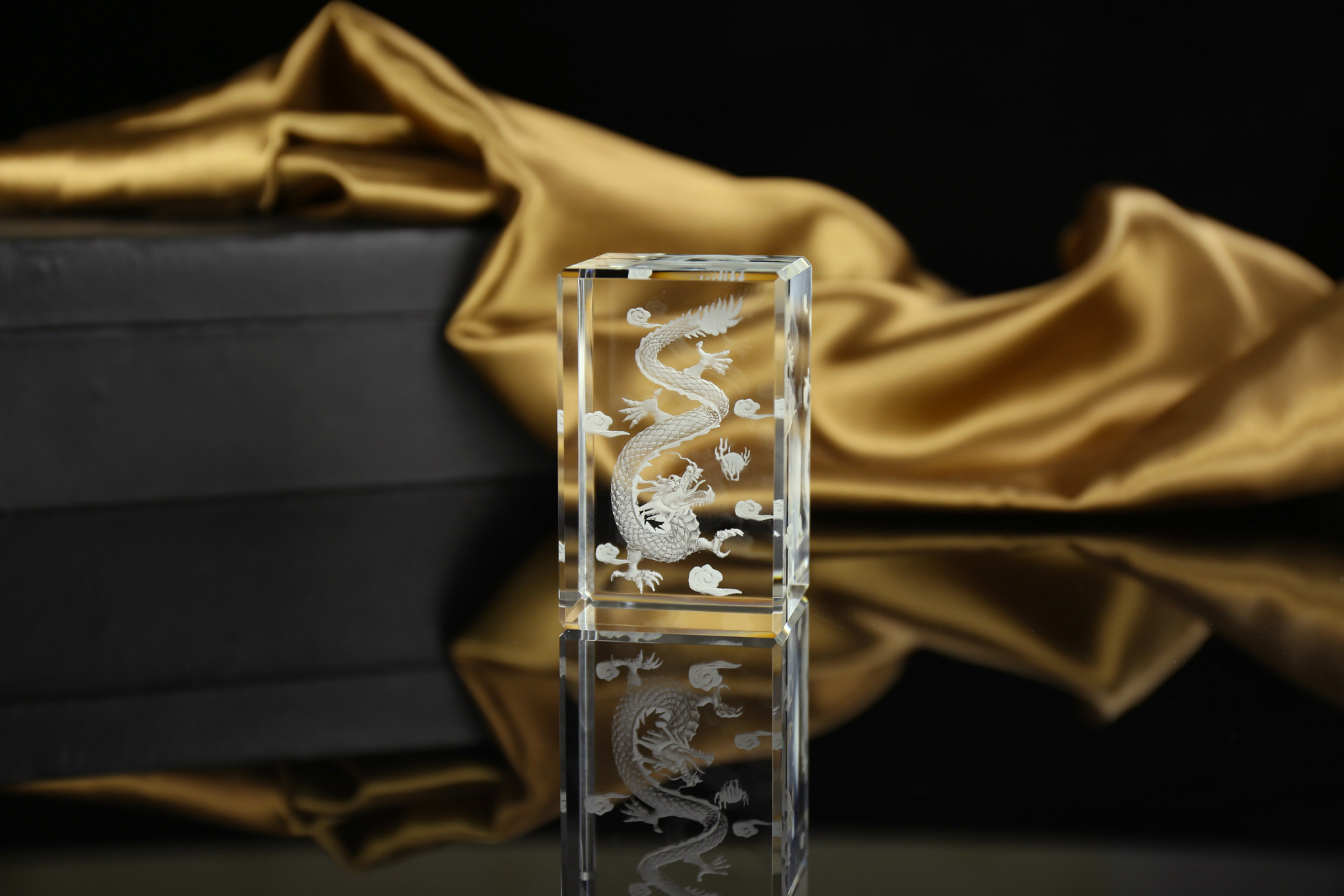 水晶内雕 水晶立体龙 精美十二生肖摆件 节日礼品 生日礼.
