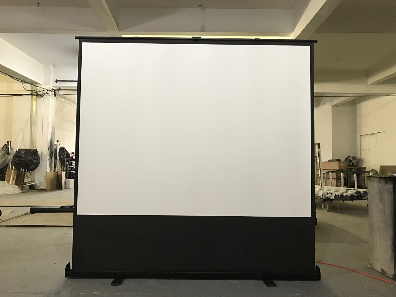 厂家批发便捷式气压地拉投影幕布 高清白塑双支点支撑投影幕布