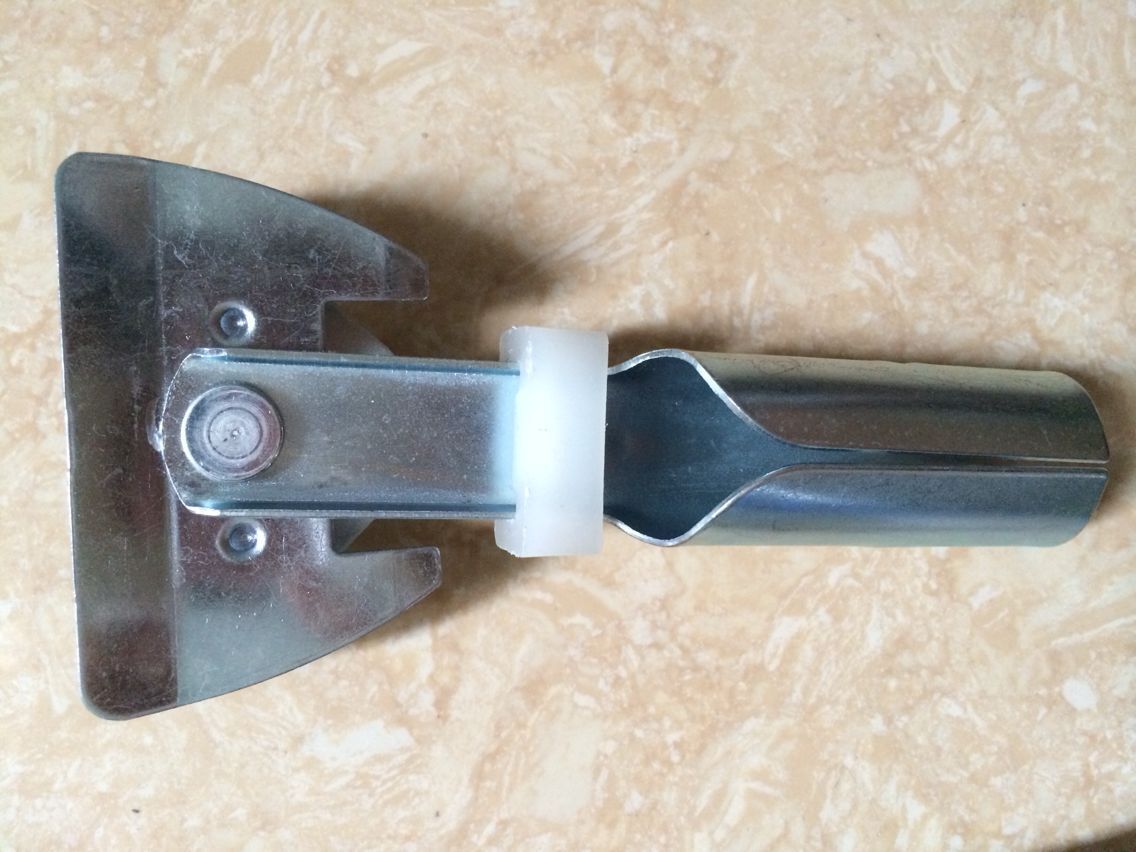 拖把铁夹头尘推拖把夹头铁镀锌25管1.2厘厚水蓝色夹头大堂拖把夹