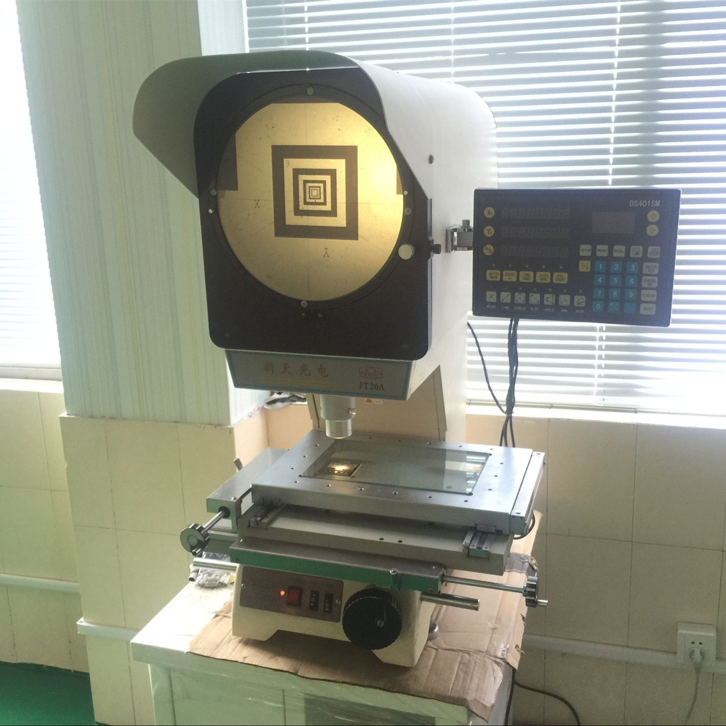 新天测量投影仪