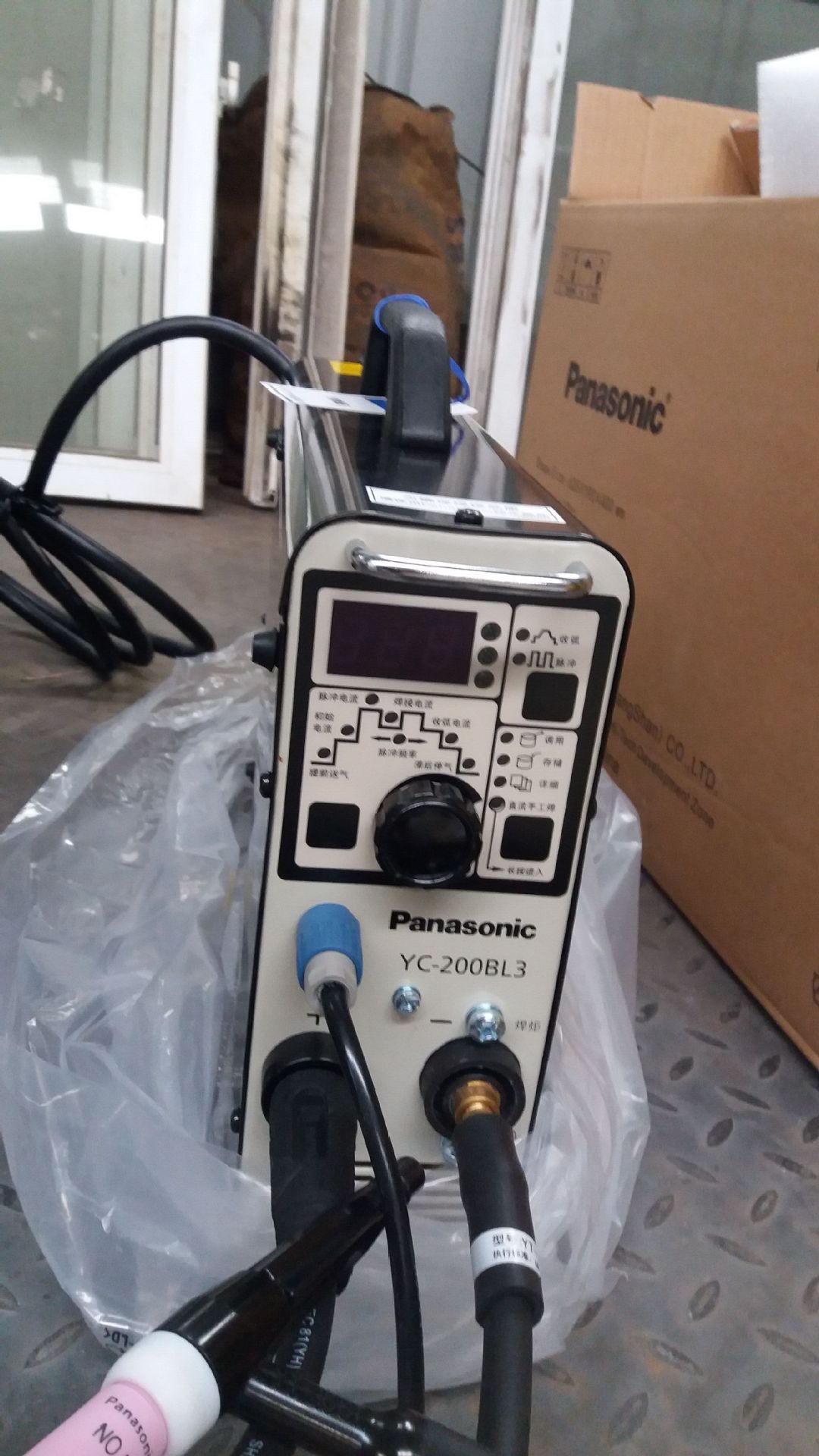 松下电焊机yc-200bl3全数字控制便携式直流氩弧焊机迷你型