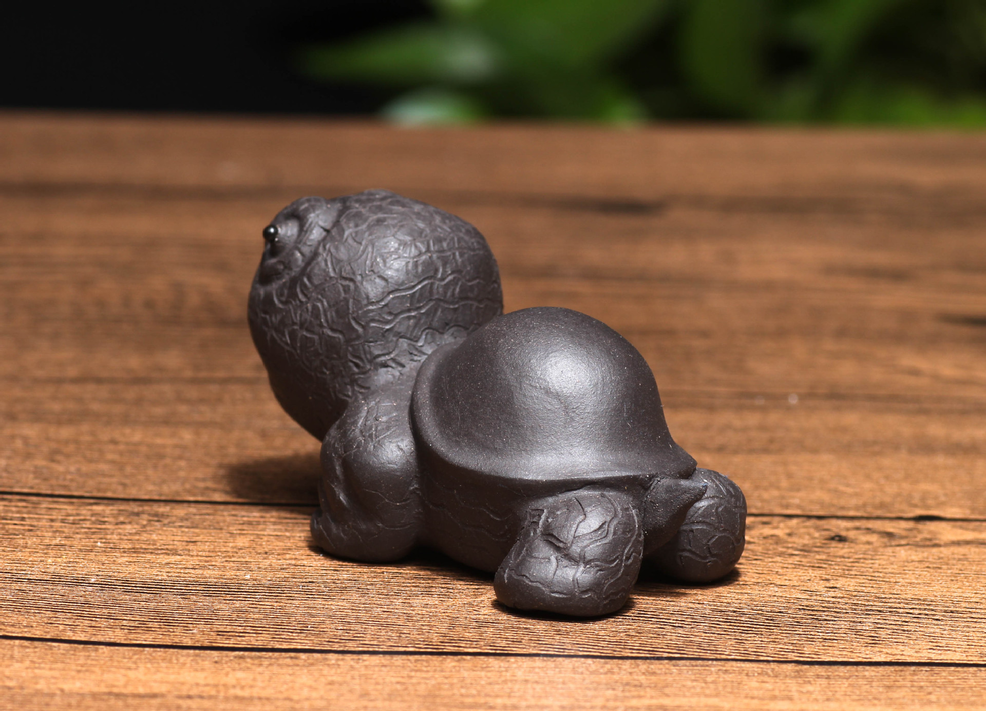 红春紫砂 批发宜兴紫砂茶宠黄金龟将军龟精品雕塑摆盖托乌龟礼品