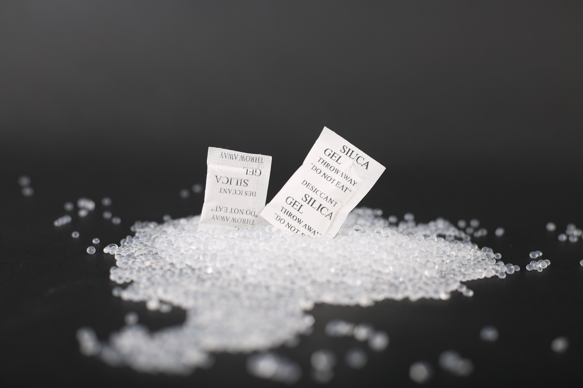 厂家直销150克到250克包装的硅胶防潮珠环保干燥剂符合rohs可出口