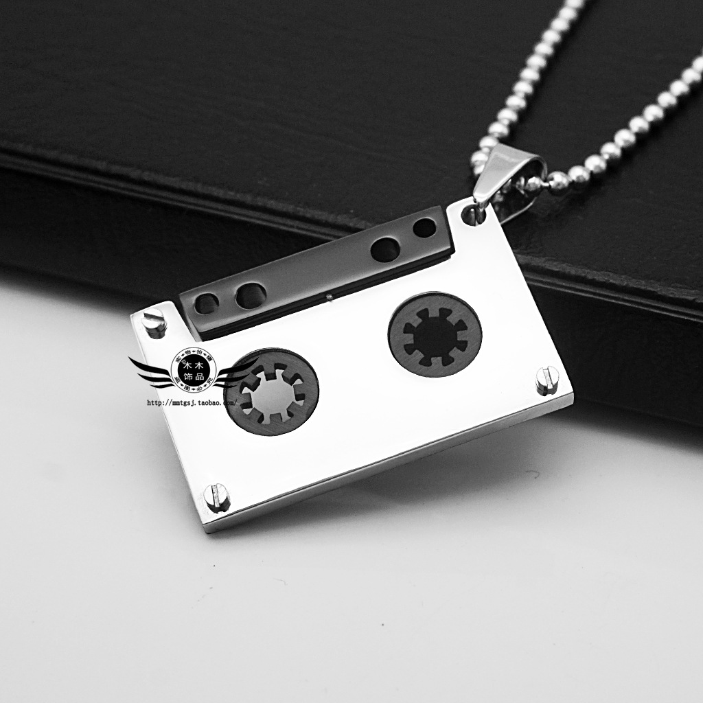 厂家销售外贸热销 韩版时尚录音带男款吊坠 录像带钛钢项链 混批