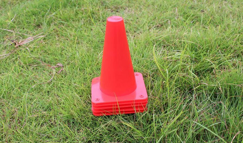 校园足球训练装备 15cm加厚软料标志桶 路障碍锥筒 标志物轮滑桩