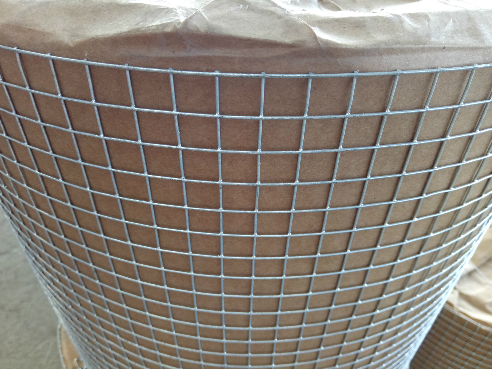 不锈钢电焊网防鼠网钢丝网阳台隔离安全防护儿童防坠鱼塘养殖 - 丝网