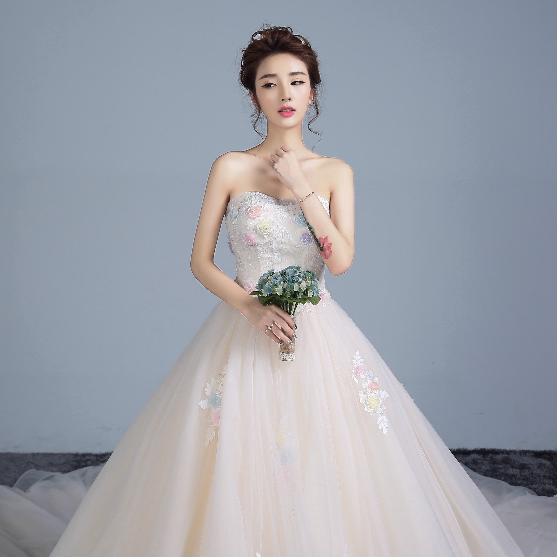 2016新娘抹胸婚纱新款 高档唯美修身绑带大拖尾婚纱 结婚婚纱礼服