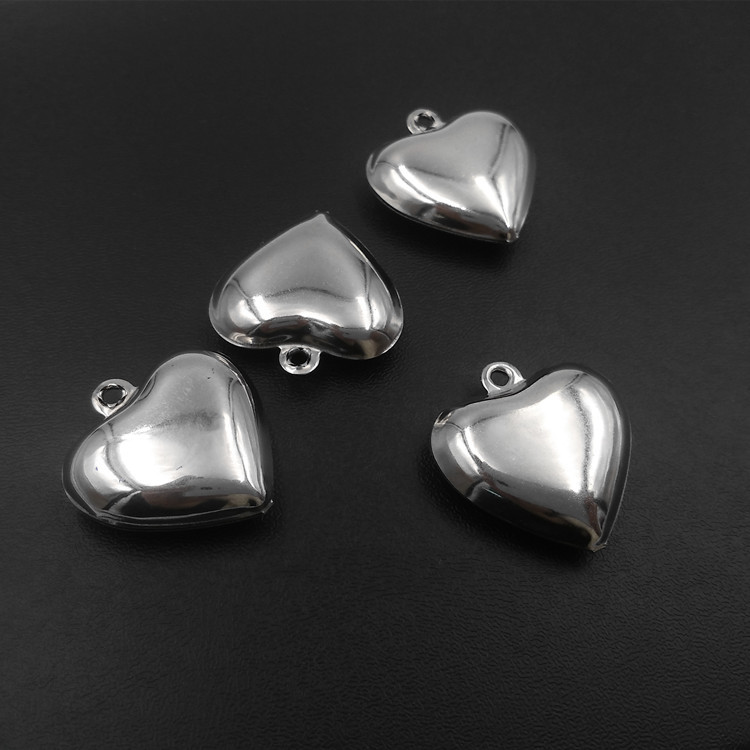 现货供应不锈钢项链心形吊牌 空心心形吊坠 diy缕空心形小吊坠