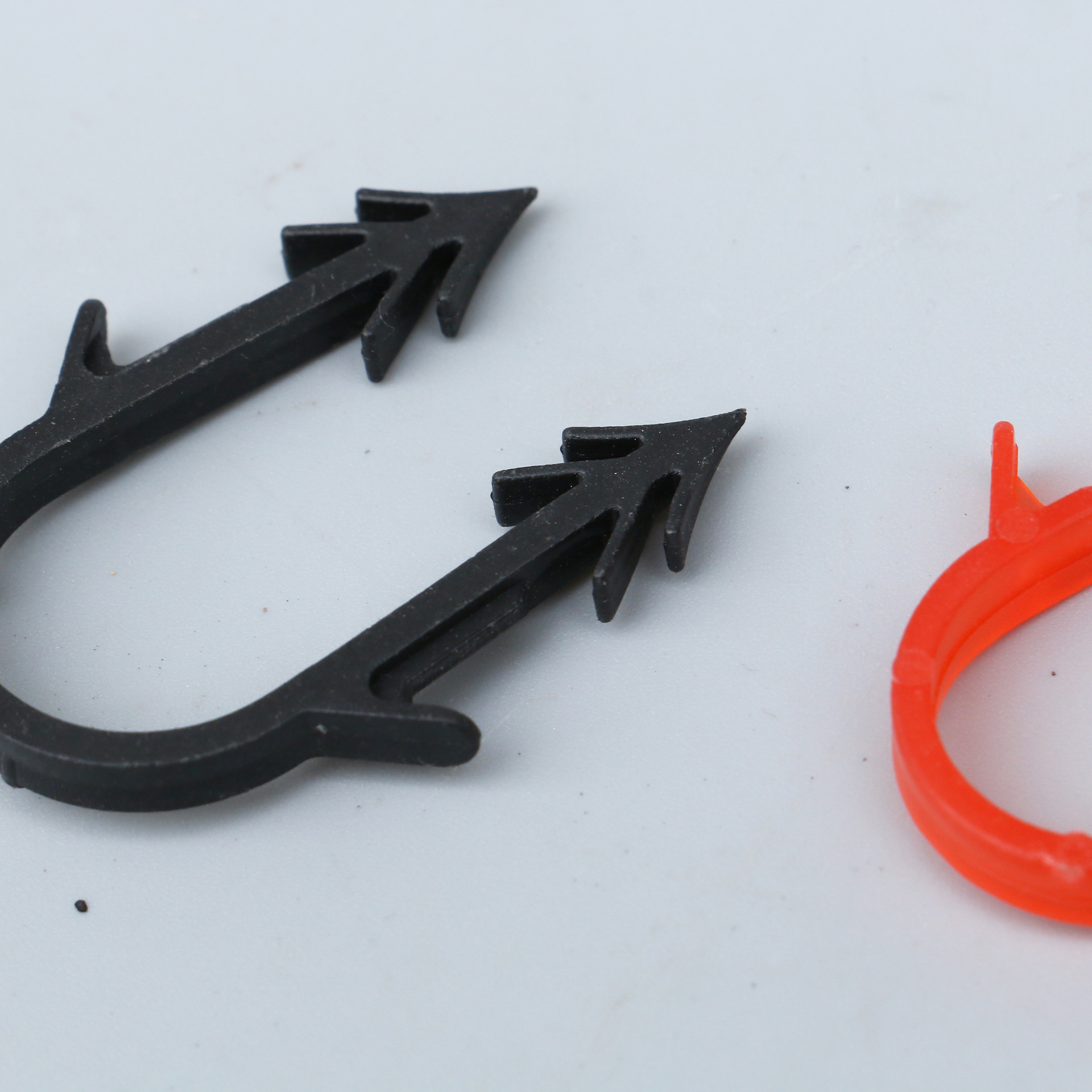 厂家批发地暖卡钉 u型地暖管固定卡钉 高强度地暖塑料卡丁