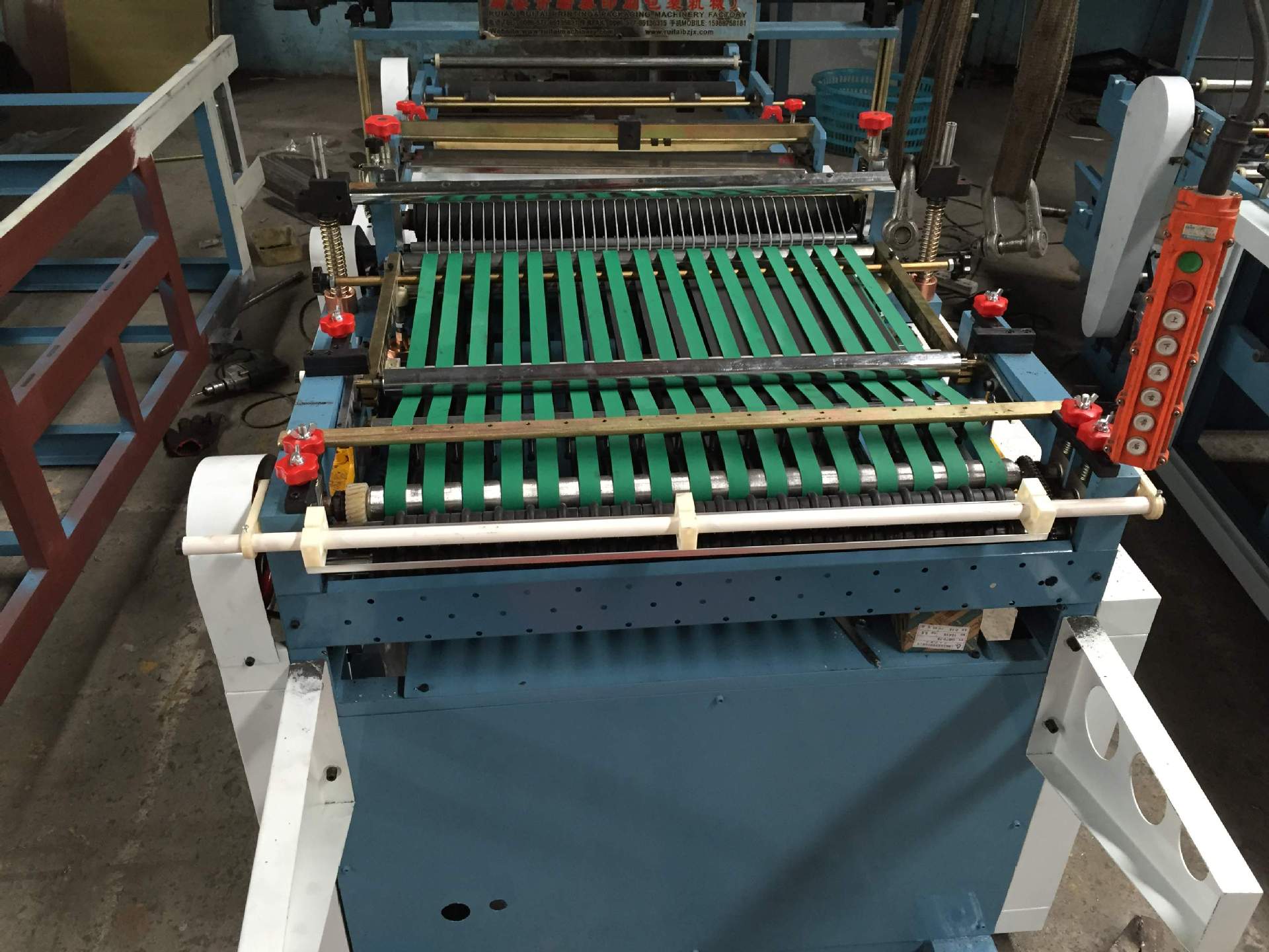 供应气泡膜制袋机,气垫膜制袋机,快递袋制袋机方,便袋制袋机