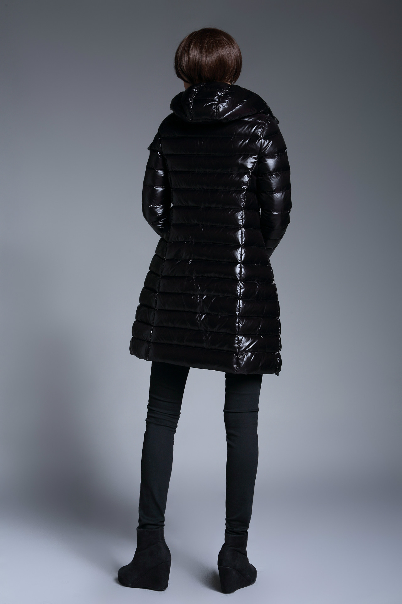 2017欧美新款时尚简约亮面羽绒服女中长款黑色m家羽绒衣高端定制